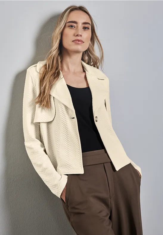 Chaqueta corta estructurada