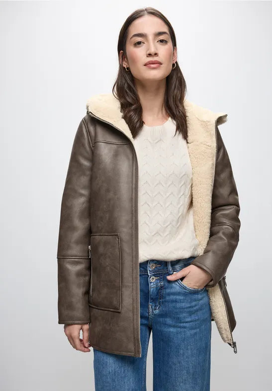 Chaqueta efecto de cuero