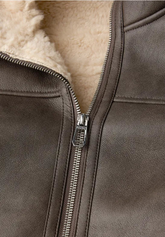 Chaqueta efecto de cuero