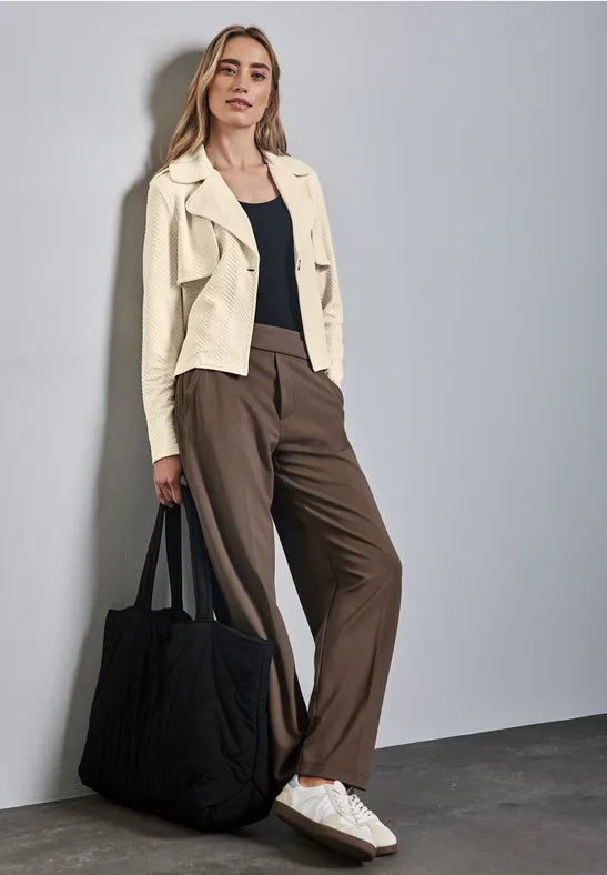 Chaqueta corta estructurada