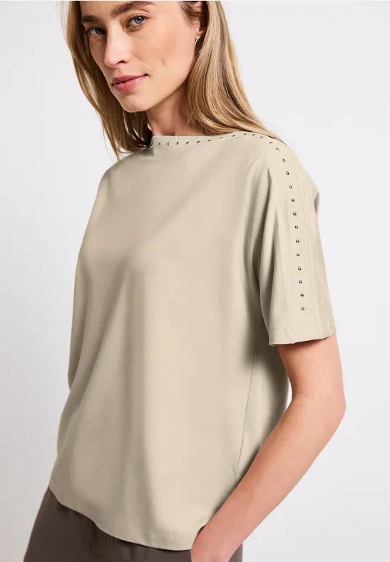 Camiseta con remaches