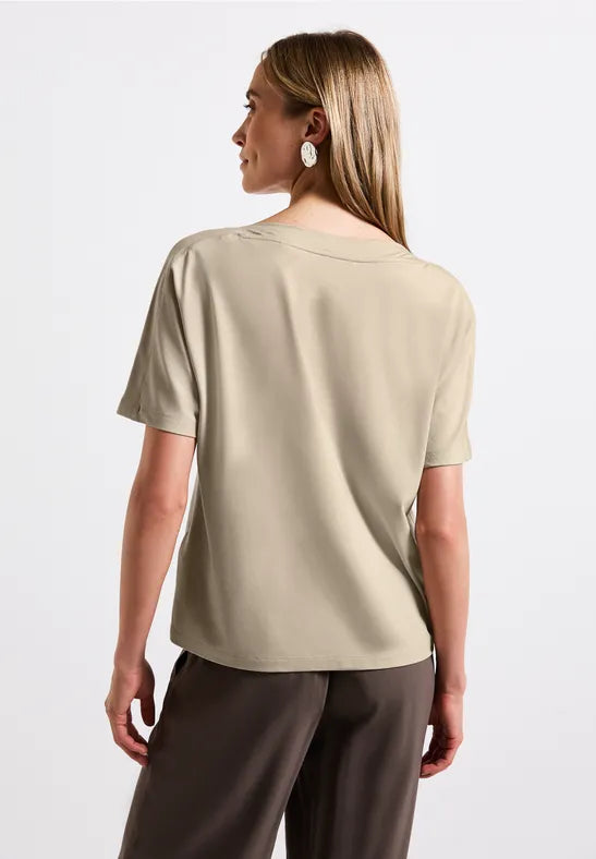 Camiseta con remaches