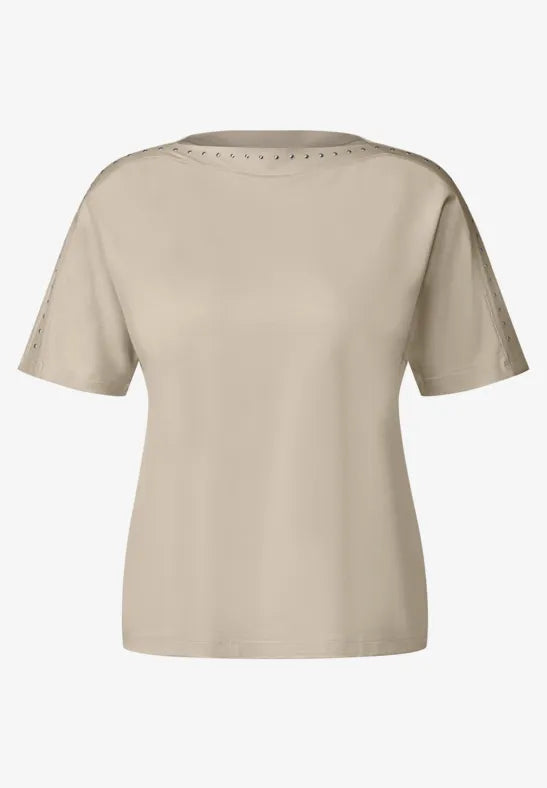 Camiseta con remaches