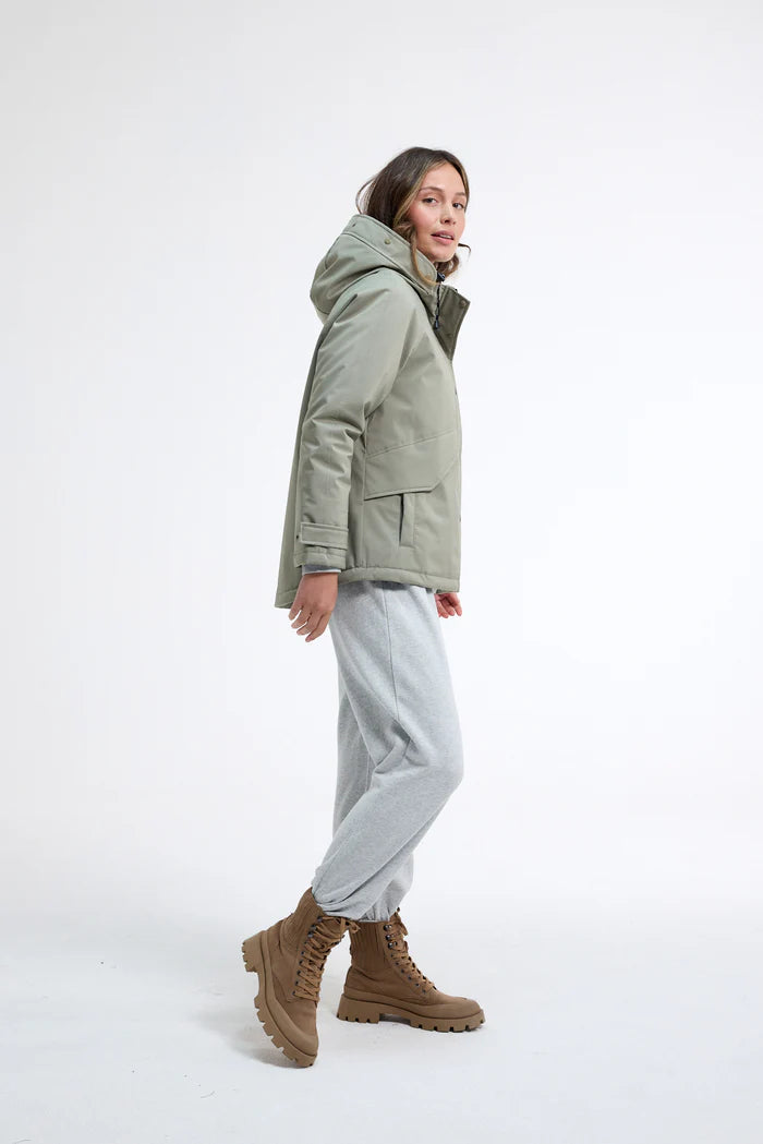 Chaqueta repelente al agua