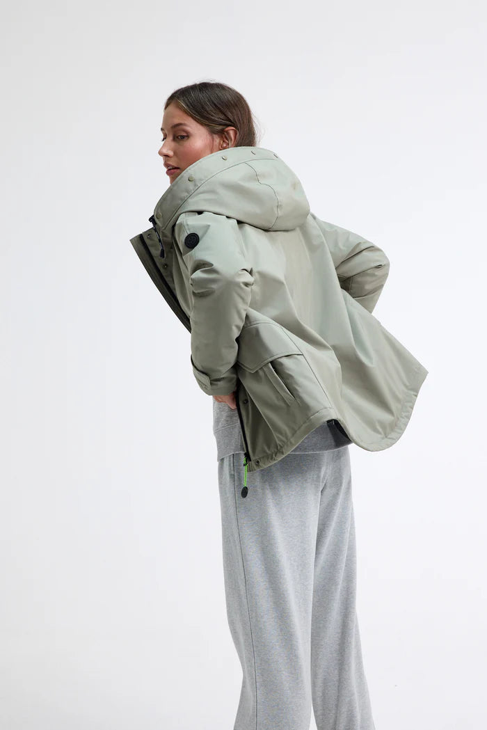 Chaqueta repelente al agua